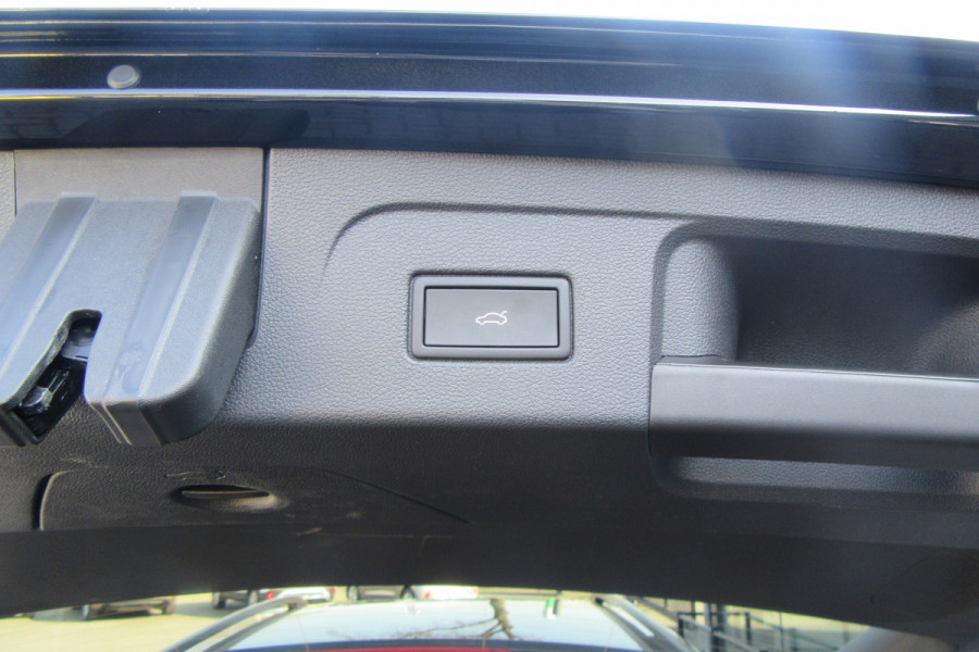 Volkswagen Touran 1.5 TSI Highline Business Automaat, Navi, Camera, El. Trekhaak