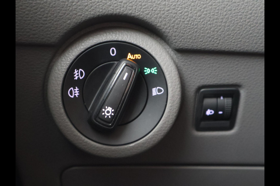 Volkswagen Transporter T6.1 2.0 TDI DUBBEL CABINE L2H1 + COMFORTSTOELEN | TREKHAAK | APPLE CARPLAY | CRUISE CONTROL