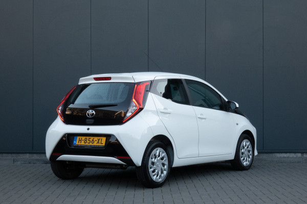 Toyota Aygo 1.0 VVT-i x-play | CAMERA | APPLE CARPLAY / ANDROID AUTO | ELEKTRISCHE RAMEN