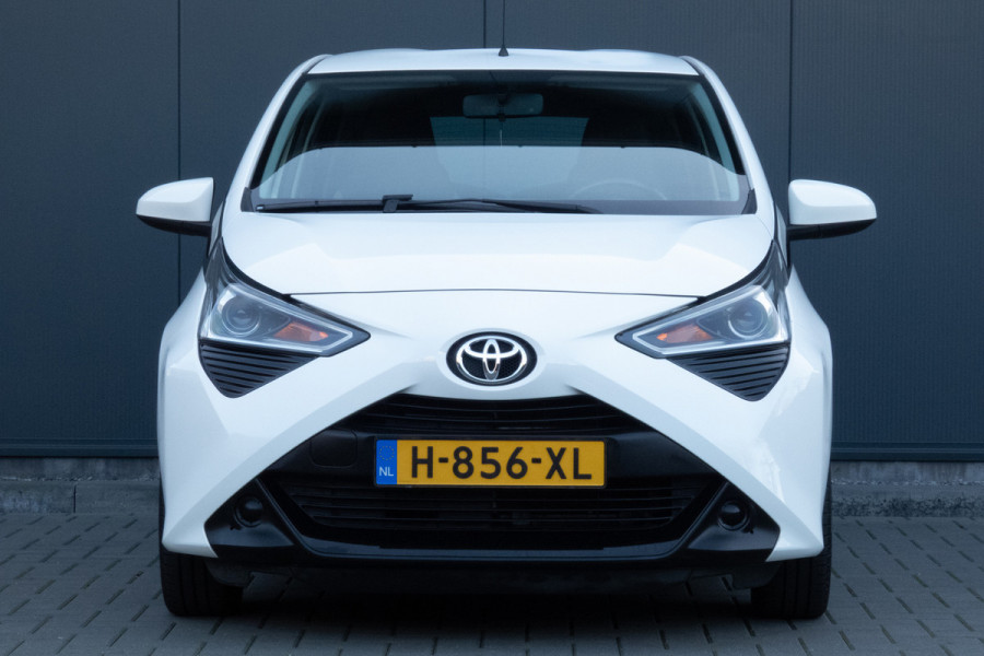 Toyota Aygo 1.0 VVT-i x-play | CAMERA | APPLE CARPLAY / ANDROID AUTO | ELEKTRISCHE RAMEN