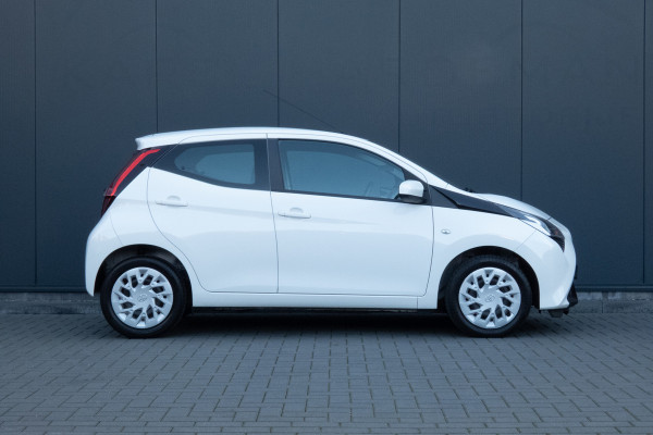 Toyota Aygo 1.0 VVT-i x-play | CAMERA | APPLE CARPLAY / ANDROID AUTO | ELEKTRISCHE RAMEN