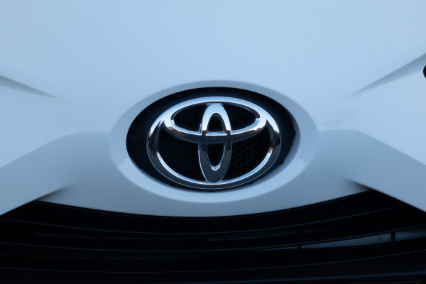 Toyota Aygo 1.0 VVT-i x-play | CAMERA | APPLE CARPLAY / ANDROID AUTO | ELEKTRISCHE RAMEN
