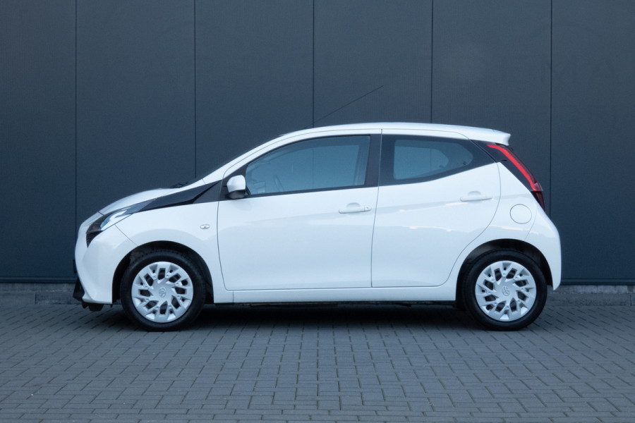 Toyota Aygo 1.0 VVT-i x-play | CAMERA | APPLE CARPLAY / ANDROID AUTO | ELEKTRISCHE RAMEN
