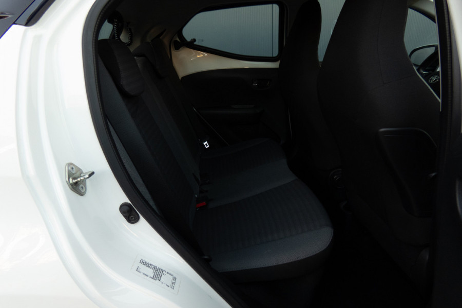 Toyota Aygo 1.0 VVT-i x-play | CAMERA | APPLE CARPLAY / ANDROID AUTO | ELEKTRISCHE RAMEN