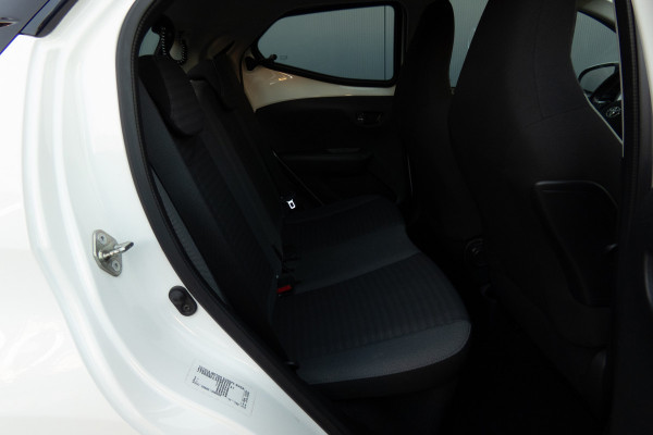Toyota Aygo 1.0 VVT-i x-play | CAMERA | APPLE CARPLAY / ANDROID AUTO | ELEKTRISCHE RAMEN