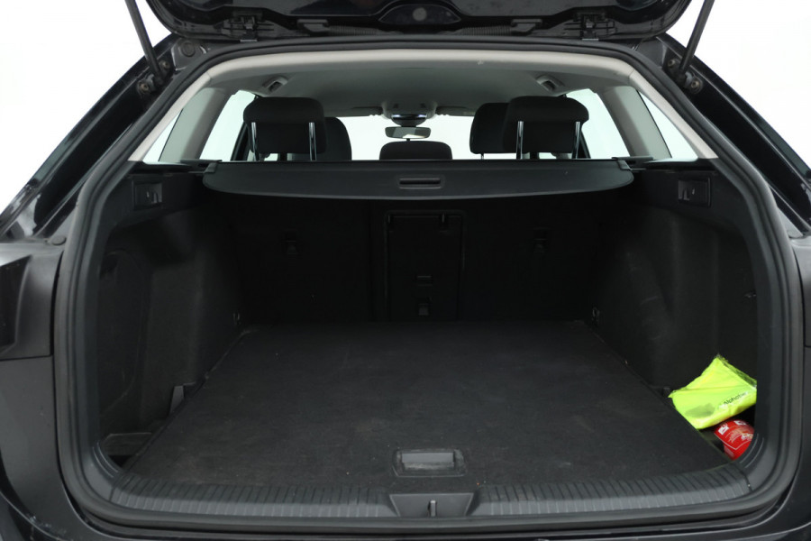 Volkswagen Golf 2.0 TDI Life Business Automaat, Navigatie,