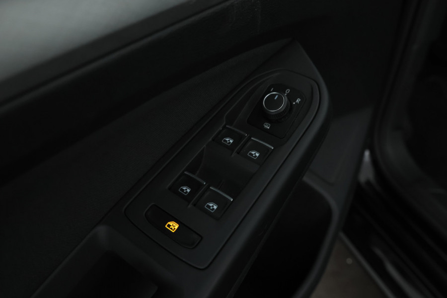 Volkswagen Golf 2.0 TDI Life Business Automaat, Navigatie,