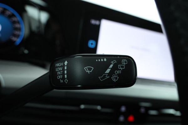 Volkswagen Golf 2.0 TDI Life Business Automaat, Navigatie,