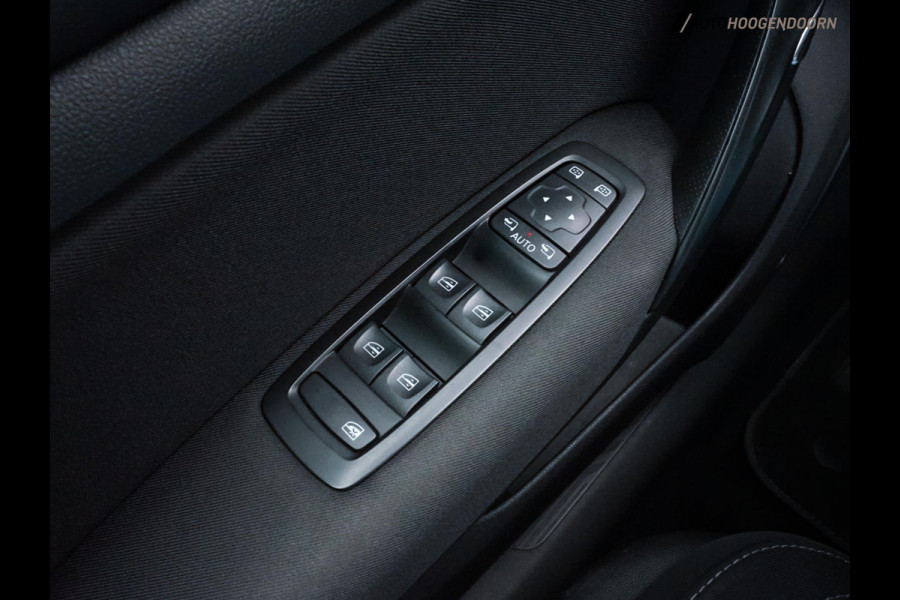 Renault Mégane Estate 1.6 E-Tech Plug-In Hybrid 160 R.S. Line (APPLE CARPLAY,LED,KEYLESS,PARKEERSENSOREN,SPORTSTOELEN,LM-VELGEN)