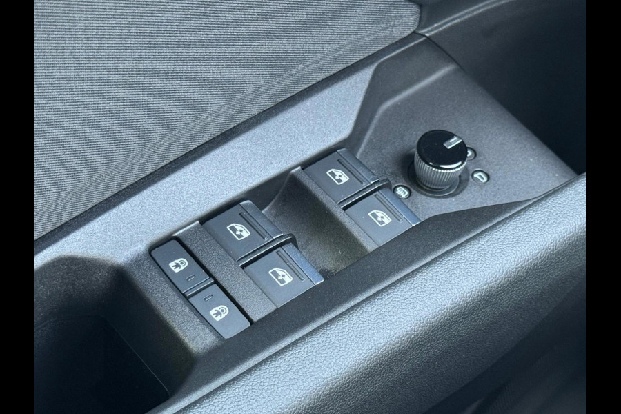 Audi Q4 e-tron 45 Advanced edition 82 kWh, achteruitrijcamera, stoelverwarming, sfeerverlichting, 1 e eigenaar, NL auto met nap