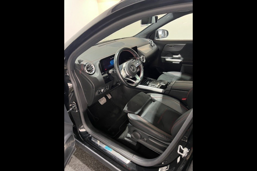 Mercedes-Benz EQA 250 AMG Line 67 kWh | Panorama schuif/kanteldak | Stoelverwarming | Camera 360 | Nachtpakket | Actieve Parkeerhulp