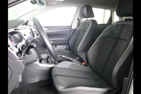 Volkswagen Polo 1.0 TSI Highline 95 PK | Navigatie | Parkeersensoren | Extra getint glas | ECC airco