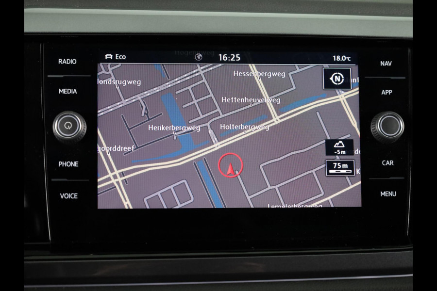 Volkswagen Polo 1.0 TSI Highline 95 PK | Navigatie | Parkeersensoren | Extra getint glas | ECC airco