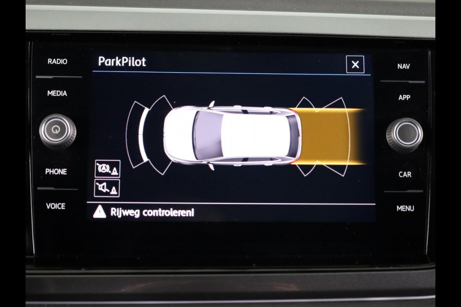 Volkswagen Polo 1.0 TSI Highline 95 PK | Navigatie | Parkeersensoren | Extra getint glas | ECC airco