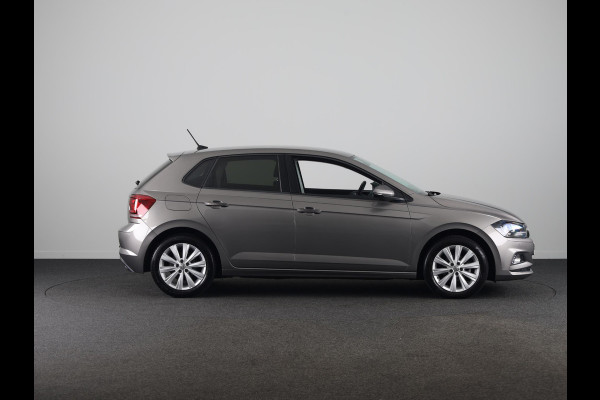 Volkswagen Polo 1.0 TSI Highline 95 PK | Navigatie | Parkeersensoren | Extra getint glas | ECC airco