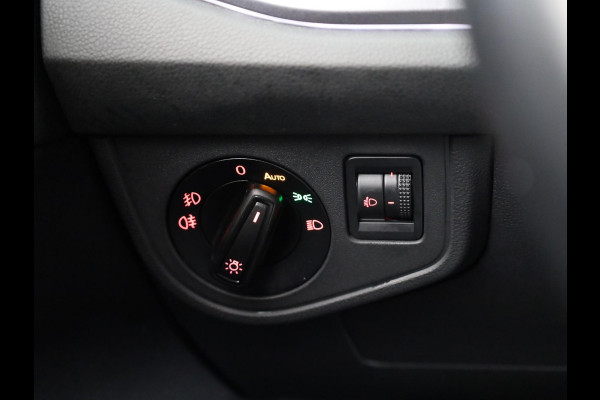 Volkswagen Polo 1.0 TSI Highline 95 PK | Navigatie | Parkeersensoren | Extra getint glas | ECC airco