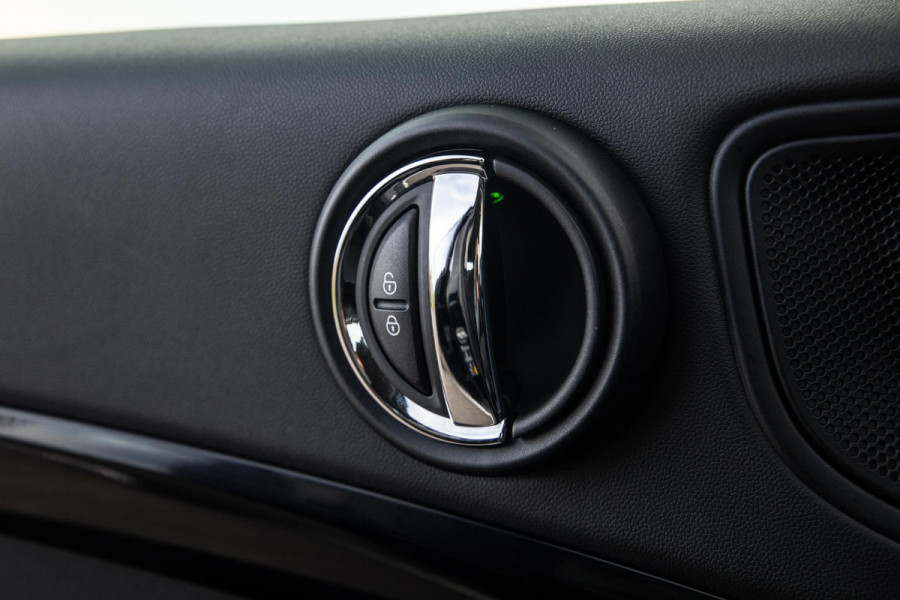 MINI Countryman 1.5 Cooper S E ALL4 Essential CAMERA / NAVI / CARPLAY / AIRCO / ZWART / STOELVERWARMING