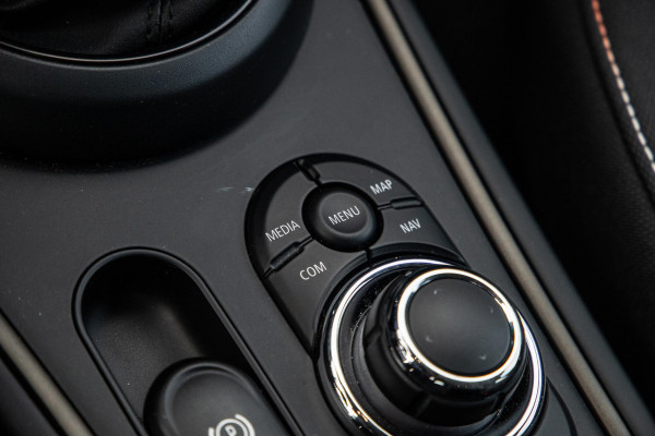 MINI Countryman 1.5 Cooper S E ALL4 Essential CAMERA / NAVI / CARPLAY / AIRCO / ZWART / STOELVERWARMING