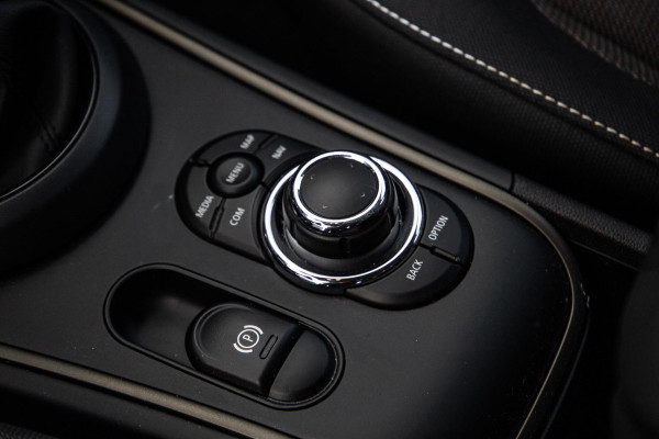 MINI Countryman 1.5 Cooper S E ALL4 Essential CAMERA / NAVI / CARPLAY / AIRCO / ZWART / STOELVERWARMING
