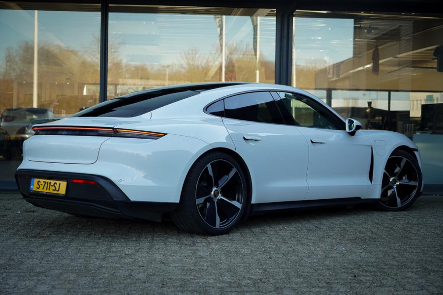 Porsche Taycan Performance 84 kWh / Pano / Warmtepomp / Bose / Luchtvering / 21''