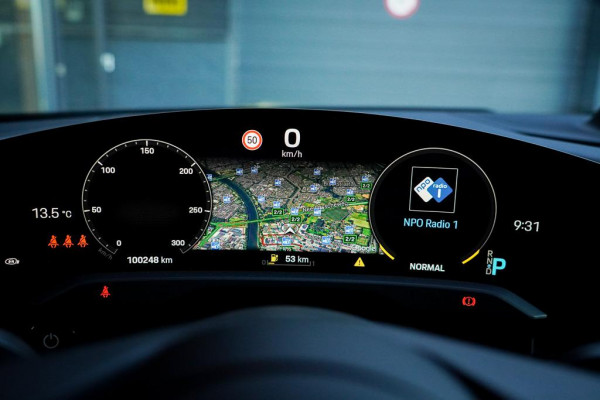 Porsche Taycan Performance 84 kWh / Pano / Warmtepomp / Bose / Luchtvering / 21''