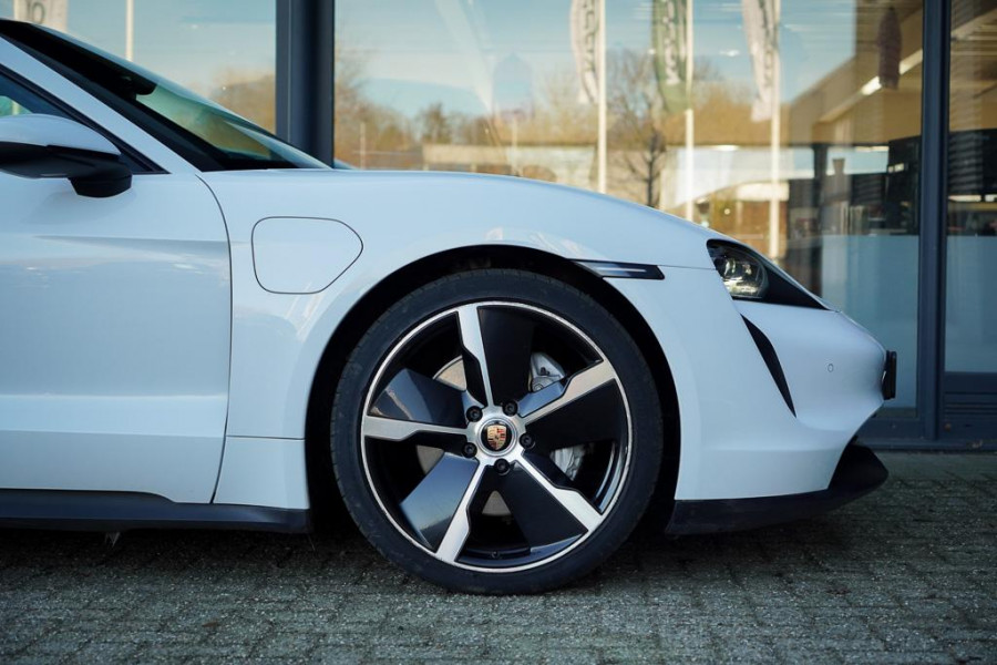 Porsche Taycan Performance 84 kWh / Pano / Warmtepomp / Bose / Luchtvering / 21''