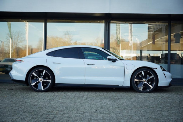 Porsche Taycan Performance 84 kWh / Pano / Warmtepomp / Bose / Luchtvering / 21''