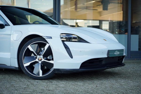 Porsche Taycan Performance 84 kWh / Pano / Warmtepomp / Bose / Luchtvering / 21''