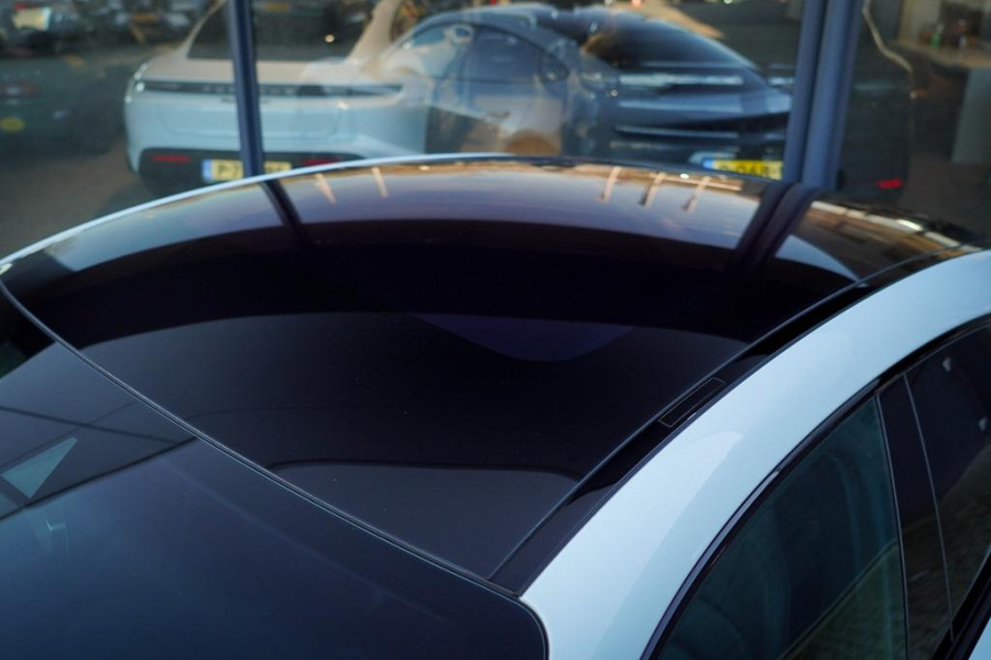 Porsche Taycan Performance 84 kWh / Pano / Warmtepomp / Bose / Luchtvering / 21''