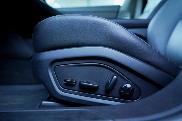 Porsche Taycan Performance 84 kWh / Pano / Warmtepomp / Bose / Luchtvering / 21''