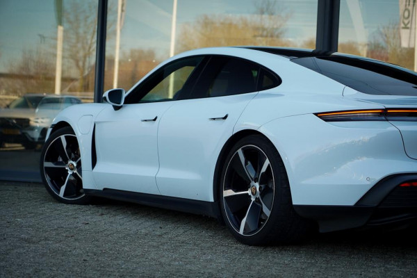 Porsche Taycan Performance 84 kWh / Pano / Warmtepomp / Bose / Luchtvering / 21''