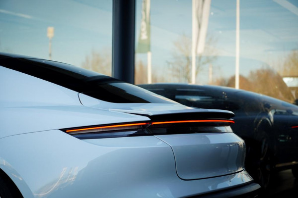 Porsche Taycan Performance 84 kWh / Pano / Warmtepomp / Bose / Luchtvering / 21''