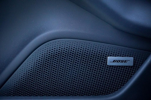 Porsche Taycan Performance 84 kWh / Pano / Warmtepomp / Bose / Luchtvering / 21''