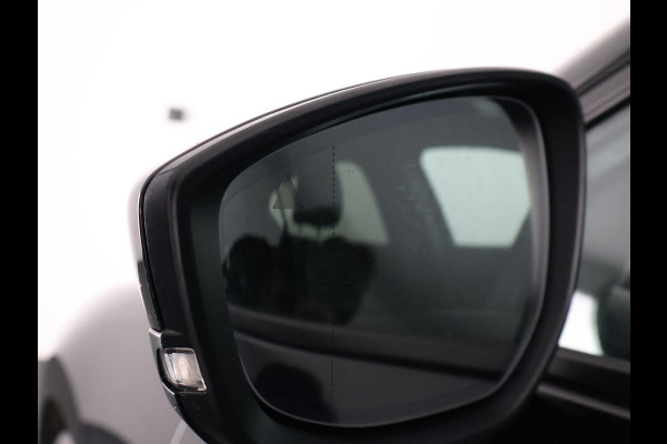 Mazda 3 2.0 e-SkyActiv-X M Hybrid 186 Black Luxury | Navigatie | Stoelverwarming | Camera |