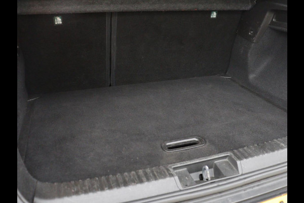 Renault Captur 1.3 TCe 140 Intens | Automaat | Camera | Carplay | Keyless | Navigatie | Full LED | 17'' | Climate control | Half leder | Cruise control | Bluetooth