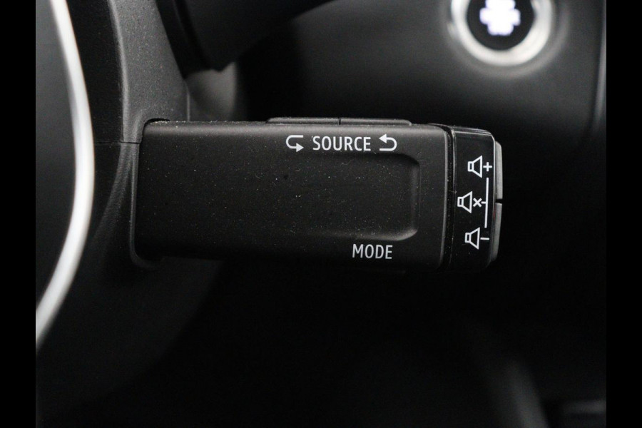 Renault Captur 1.3 TCe 140 Intens | Automaat | Camera | Carplay | Keyless | Navigatie | Full LED | 17'' | Climate control | Half leder | Cruise control | Bluetooth