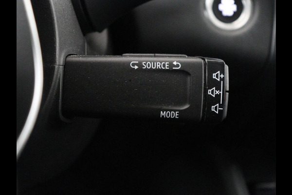 Renault Captur 1.3 TCe 140 Intens | Automaat | Camera | Carplay | Keyless | Navigatie | Full LED | 17'' | Climate control | Half leder | Cruise control | Bluetooth