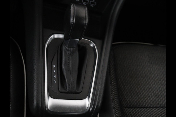 Renault Captur 1.3 TCe 140 Intens | Automaat | Camera | Carplay | Keyless | Navigatie | Full LED | 17'' | Climate control | Half leder | Cruise control | Bluetooth