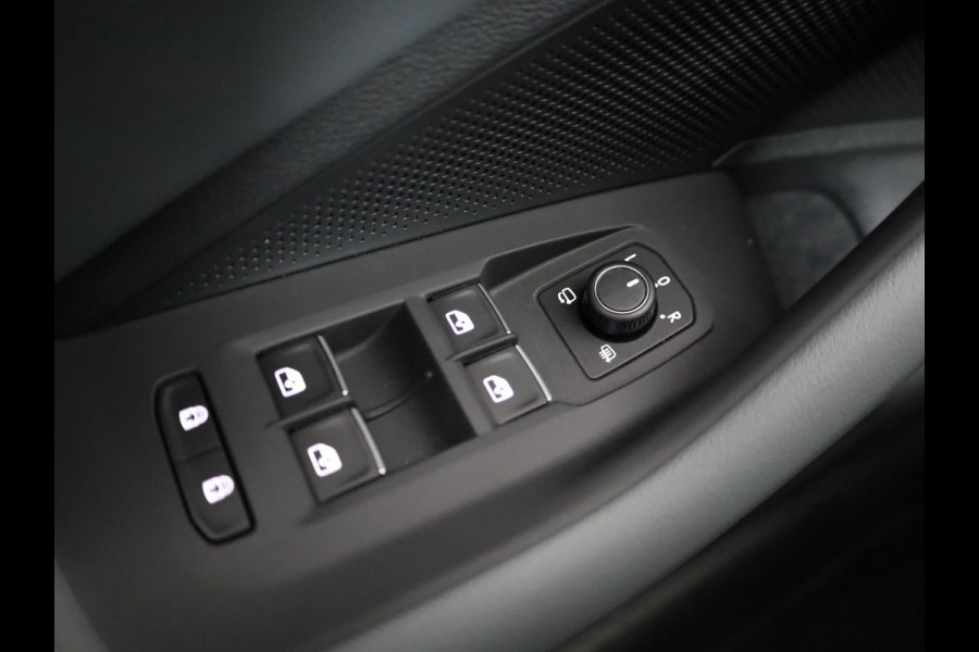 Volkswagen Passat Variant Elegance Business 1.5 eHybrid 204 pk DSG | 18" LM |  Leder Pakket |  Panoramadak | 360 graden camera |