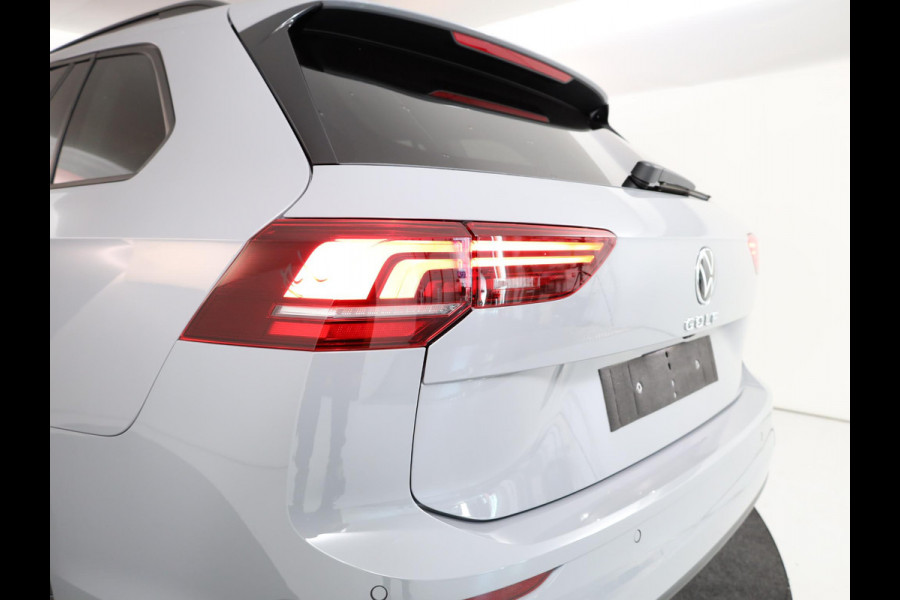 Volkswagen Golf variant Life Edition 1.5 TSI 116 pk Hand. | 18" LM | Stoel & stuurverwarming | Climatronic |