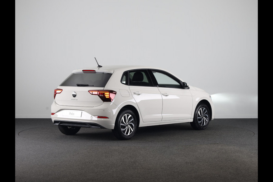 Volkswagen Polo GP Life Edition 1.0 95 pk 5 versn. Hand | 15" LM | Stoelverwarming | Camera |