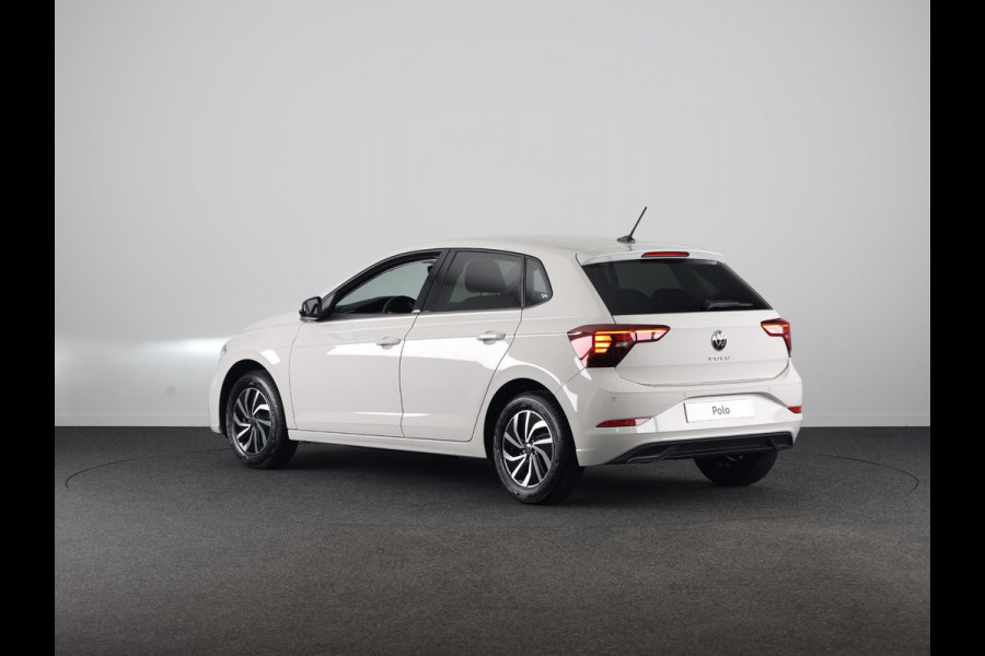 Volkswagen Polo GP Life Edition 1.0 95 pk 5 versn. Hand | 15" LM | Stoelverwarming | Camera |
