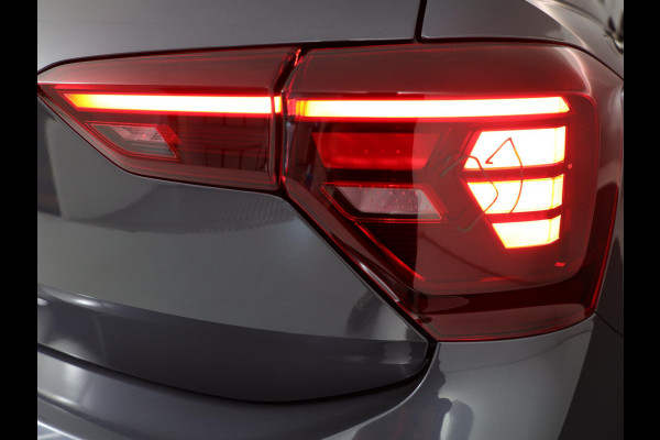 Volkswagen Polo GP Life Edition 1.0 95 pk 5 versn. Hand | 15" LM | Stoelverwarming | Camera |