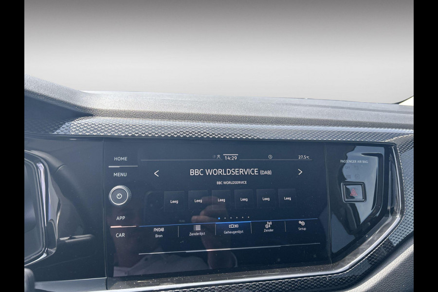 Volkswagen Taigo Life Edition 1.0 95 pk 5 versn. Hand | Climatronic | Trekhaak | Stoelverwarming | Camera |