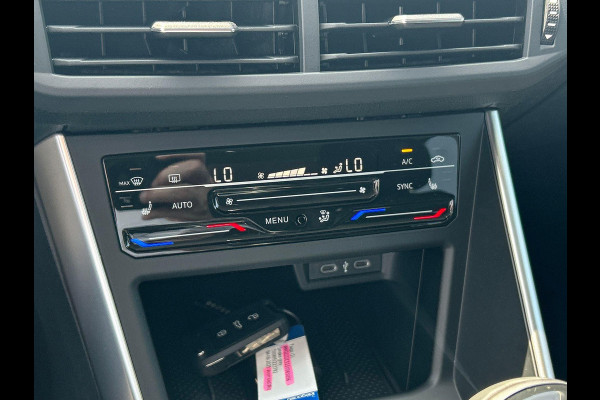 Volkswagen Taigo Life Edition 1.0 95 pk 5 versn. Hand | Climatronic | Trekhaak | Stoelverwarming | Camera |