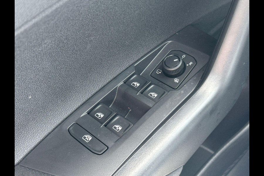 Volkswagen Taigo Life Edition 1.0 95 pk 5 versn. Hand | Climatronic | Trekhaak | Stoelverwarming | Camera |