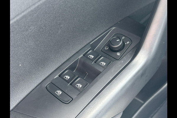 Volkswagen Taigo Life Edition 1.0 95 pk 5 versn. Hand | Climatronic | Trekhaak | Stoelverwarming | Camera |