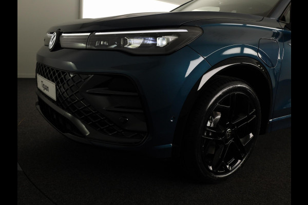 Volkswagen Tiguan R-Line Edition 1.5 eHybrid 204 PK DSG | 20" LM |  Black Style | Stoel & stuurverwarming | Trekhaak |