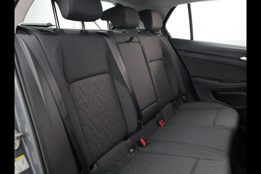 Volkswagen Golf Life Edition 1.5 eHybrid 204 PK | 18 "LM velgen | Stoel & Stuurverwarming | Camera |