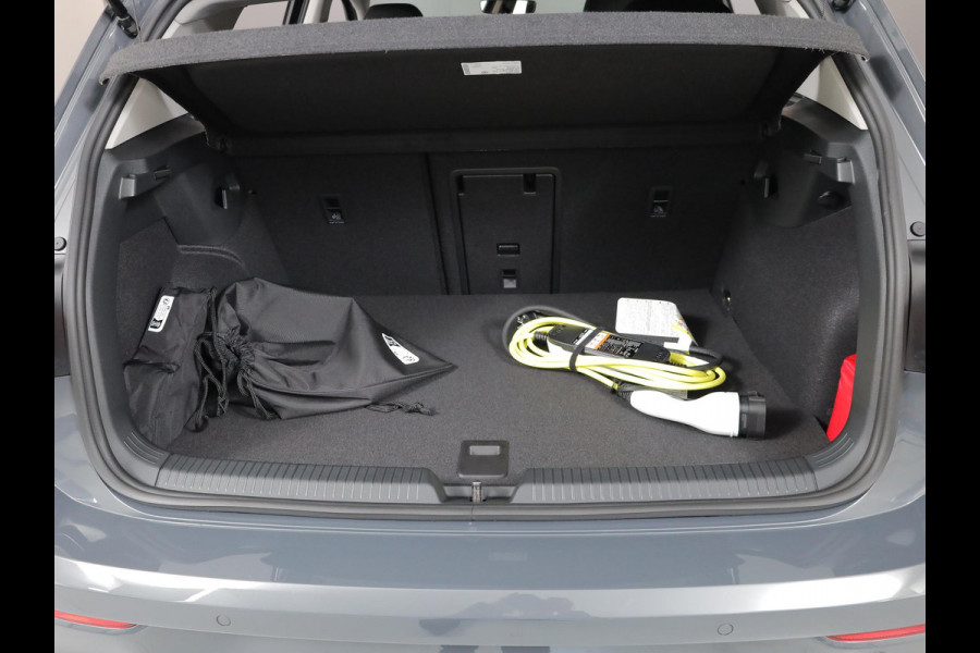 Volkswagen Golf Life Edition 1.5 eHybrid 204 PK | 18 "LM velgen | Stoel & Stuurverwarming | Camera |